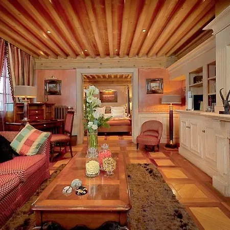 Le Saint Joseph Hotel