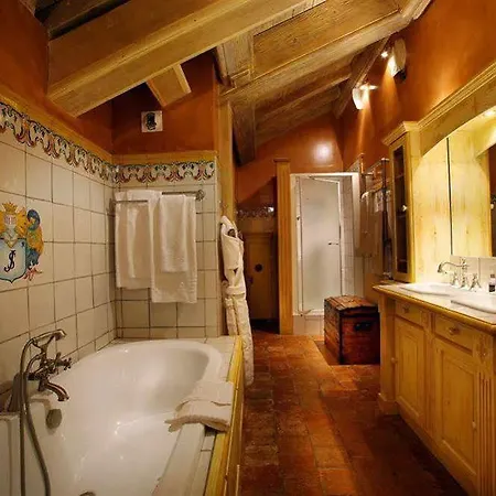 Le Saint Joseph Hotel