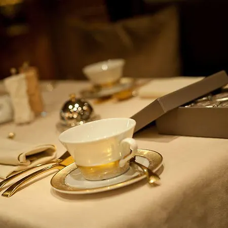 Le Saint Joseph Hotel